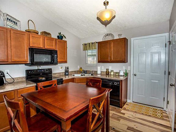 5th image of 255 Veneto Dr
