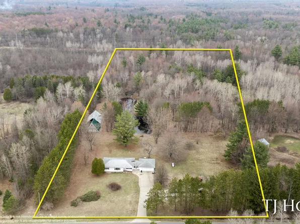 5818 E Sternberg Rd, Fruitport, MI 49415