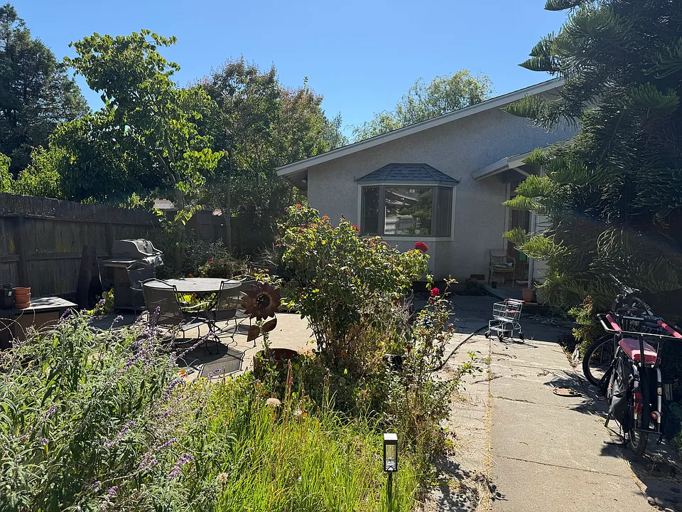 429 Maple Ave