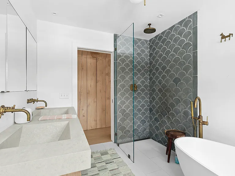 10 Hampton Ln — Photo 13