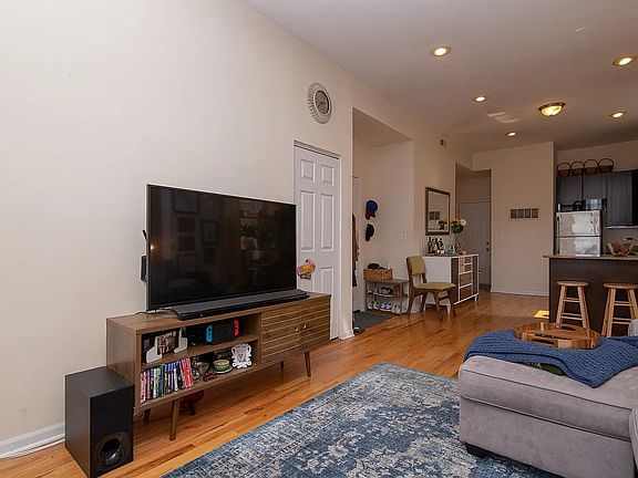 3rd image of 2017 W Ohio St APT 2f