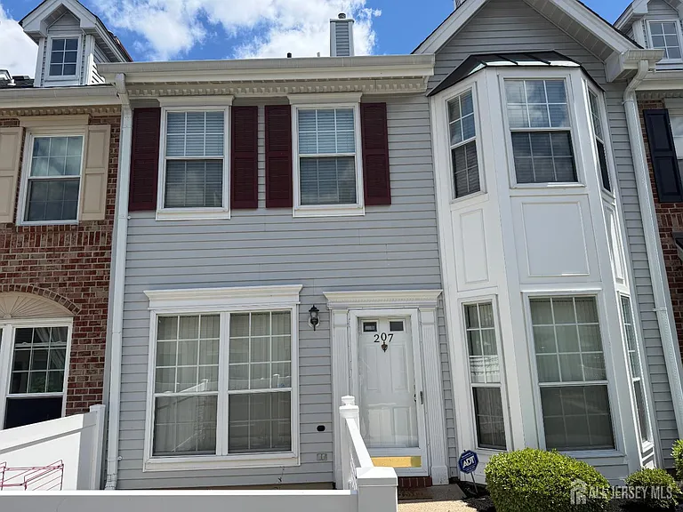 207 Darwin Ln — Photo 2