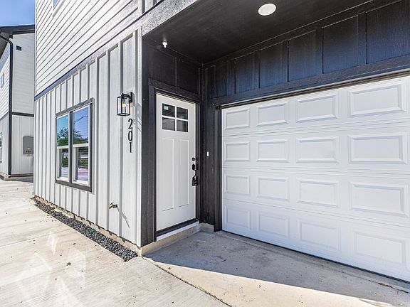 3rd image of 327 Bee St #201