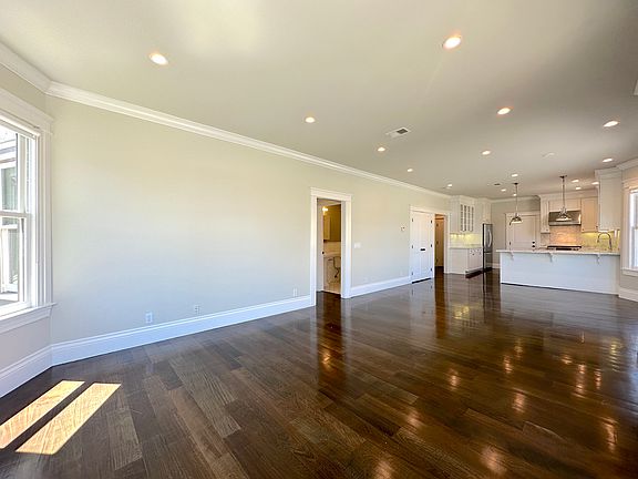 4th image of 1245 Washington St #2