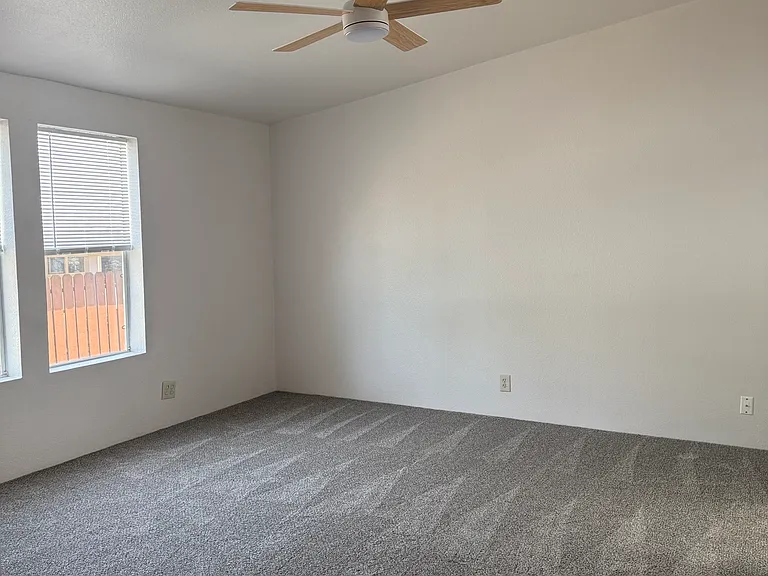 841 S 11th Dr — Photo 11