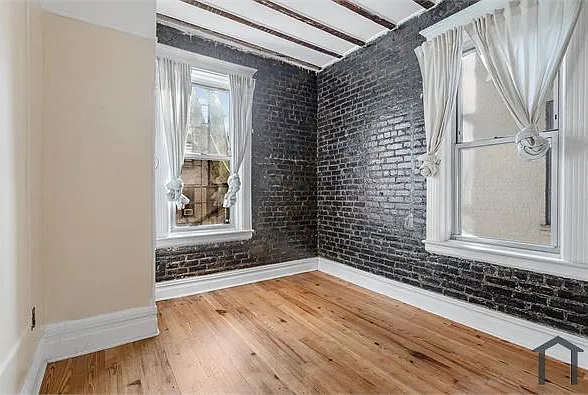 2408 Webster Ave — Photo 9