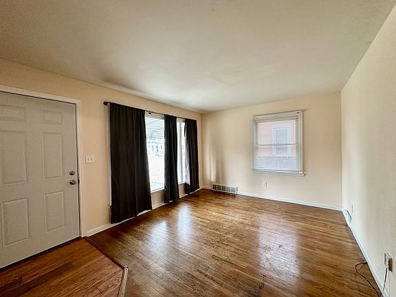 5th image of 23064 Vassar Ave