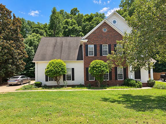 2nd image of 117 Century Oaks Dr