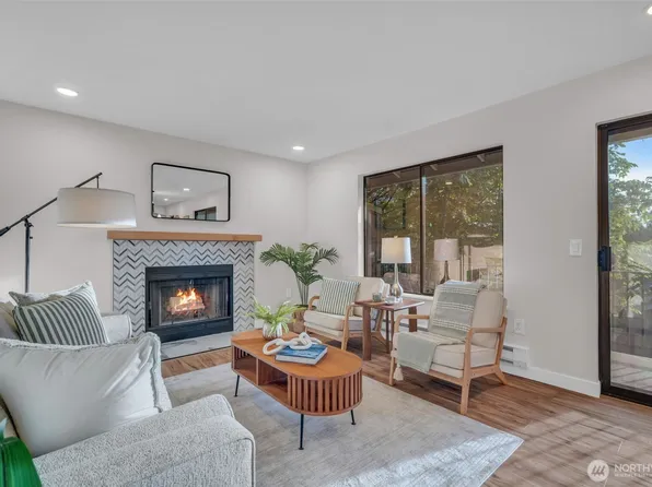 11701 100th Avenue NE #4, Kirkland, WA 98034