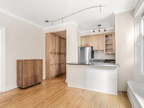 5th image of 855 W End Ave #6C
