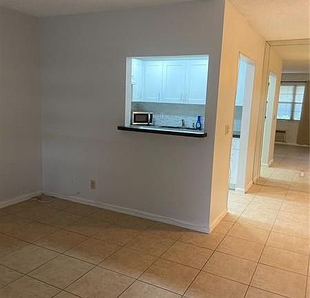 5th image of 167 Newport Ct #K