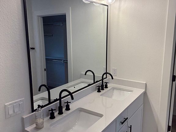 4th image of 2600 Livingston Sq #1.1