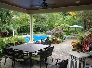 33 Armour Rd, Mahwah, NJ 07430