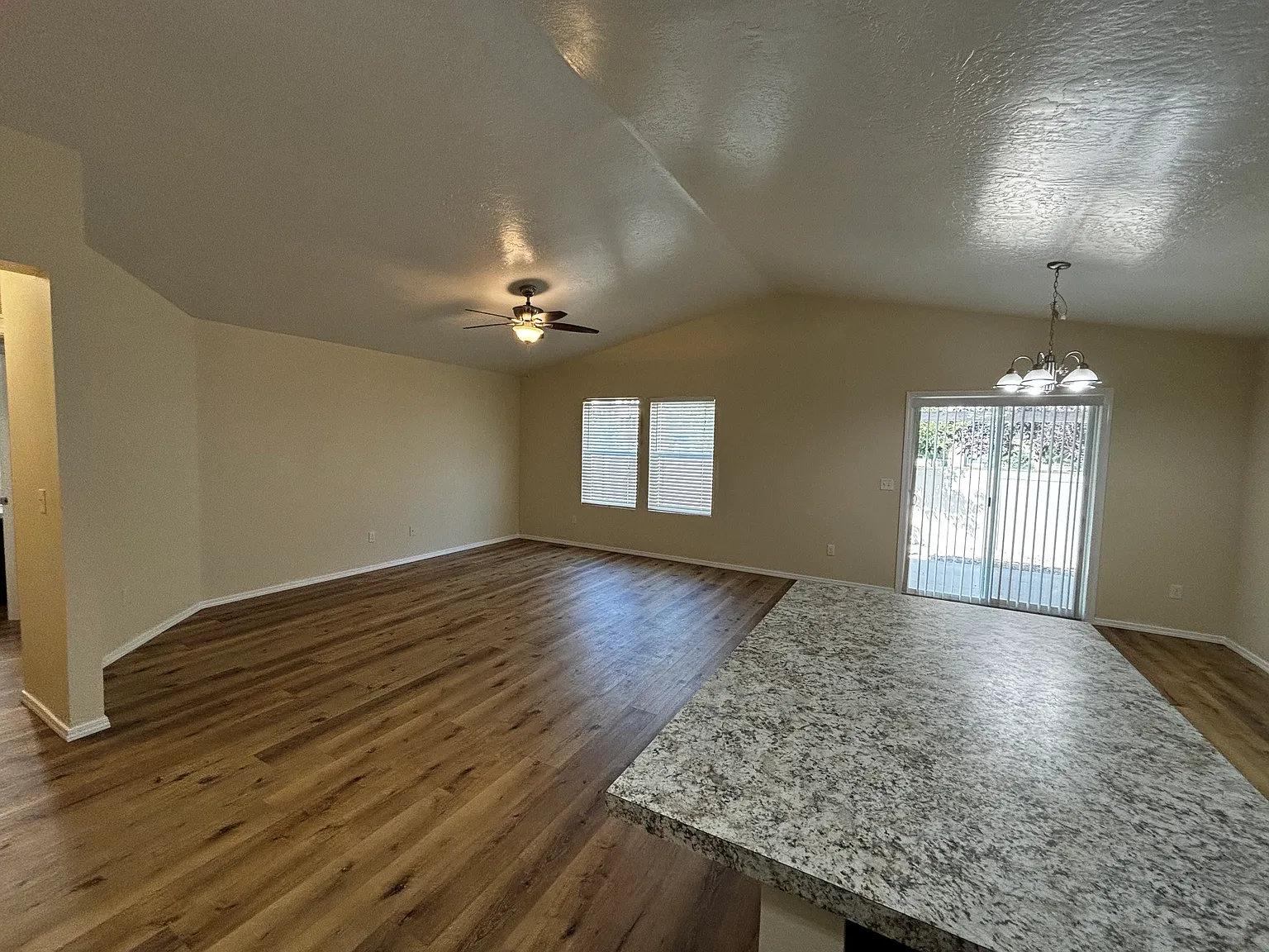 3 bed, 1702 sqft, $2,100 — Photo 4