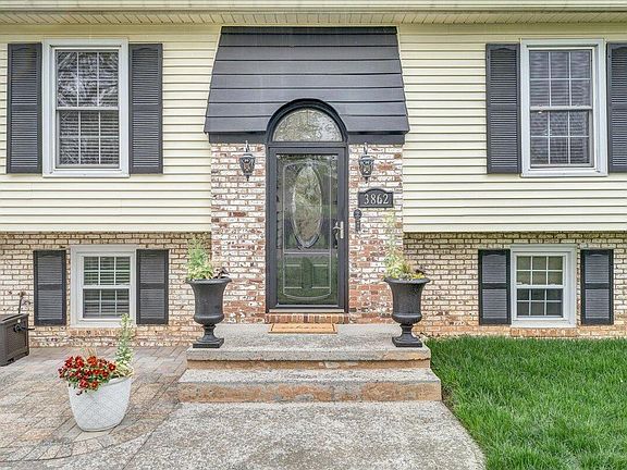 3rd image of 3862 Hyde Park Dr
