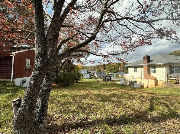 131 Parrott St #13-14, Danville, VA 24540