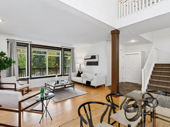 1855 Parkway Blvd, Coquitlam, BC V3E 3L4