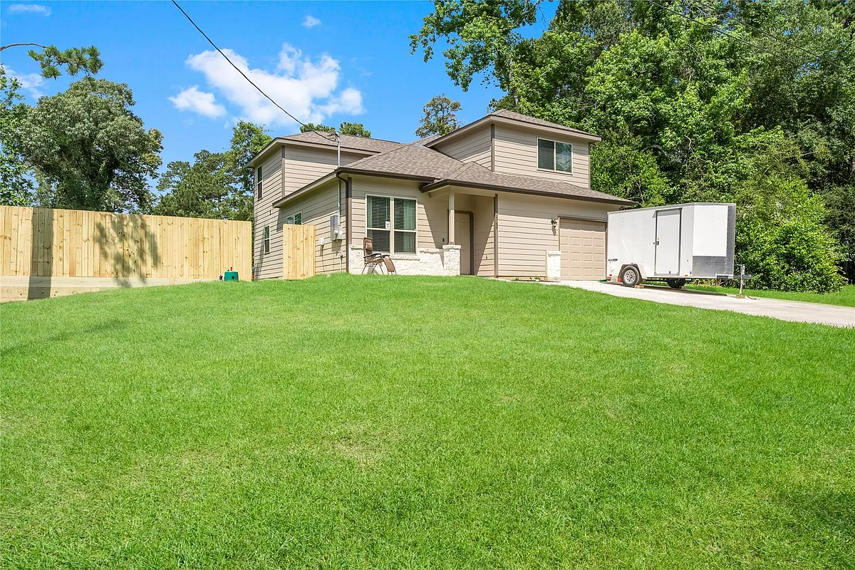 Building Photo - 12789 Royal West Dr