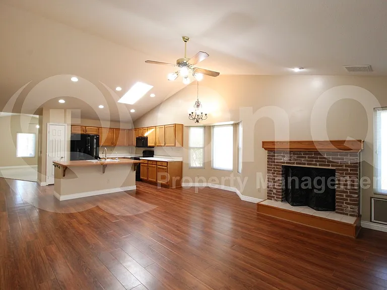 763 W Folley St — Photo 39