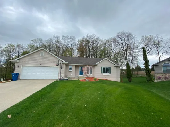 945 Valley Ave, Fremont, MI 49412