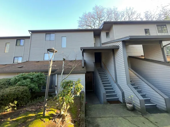 8948 SW Fairview Pl, Portland, OR 97223