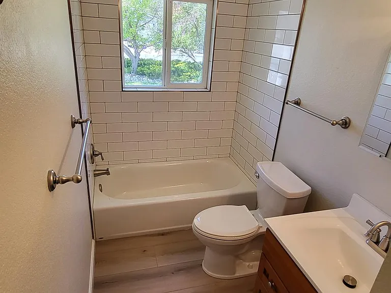 1537 Pullman Dr — Photo 6