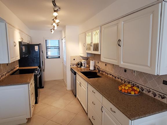 3rd image of 201 E Ocean Dr #1-102