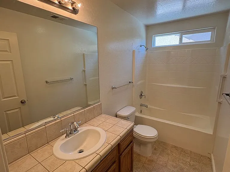 4704 W Rialto Ave — Photo 27