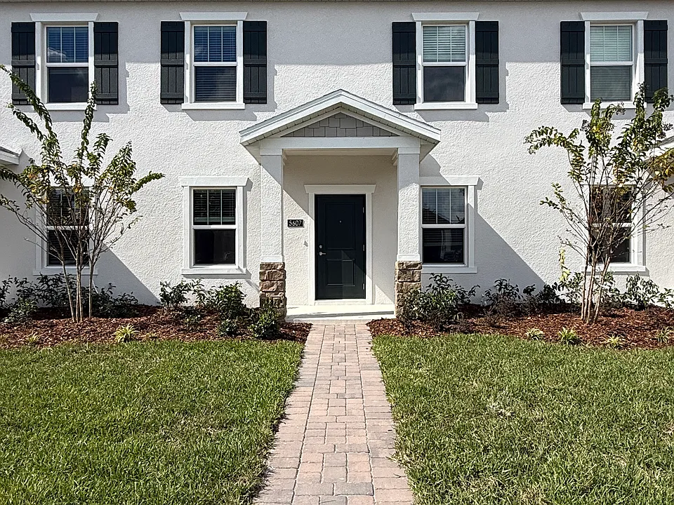 5607 Ronin Dr