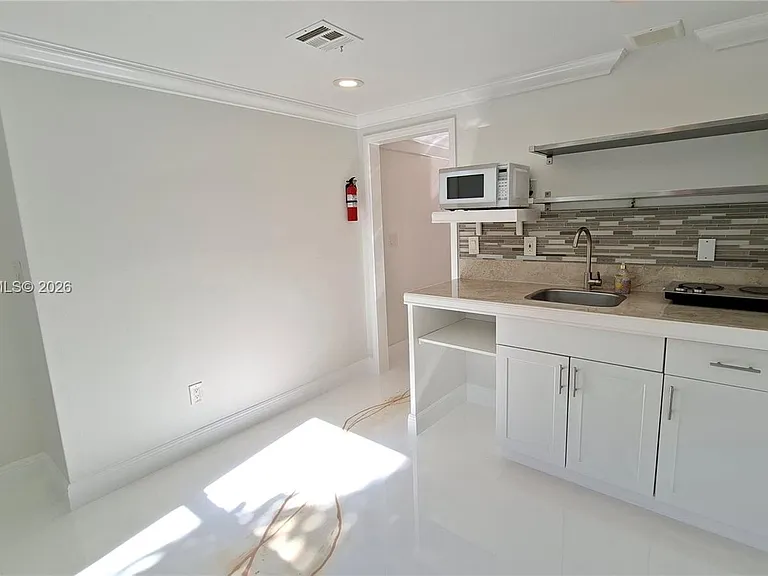 1028 S 62nd Ave #B — Photo 2