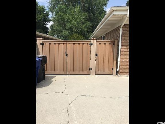 3rd image of 1229 E Matthew Ave