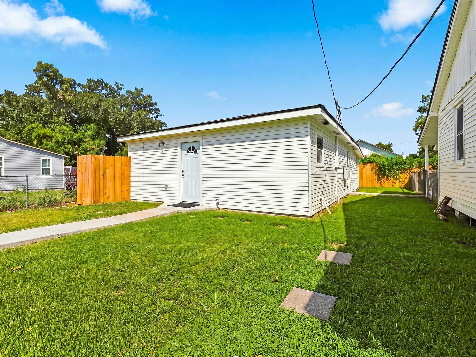 2 bed, 685 sqft, $1,300 — Photo 2