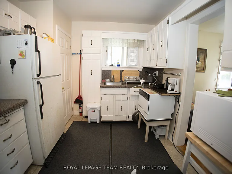 1339 Kilborn Ave — Photo 16
