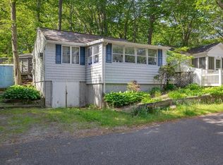 25 Cottage Rd, Baiting Hollow, NY 11933