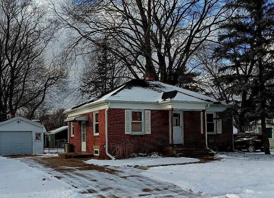 1st image of 121 21st St N