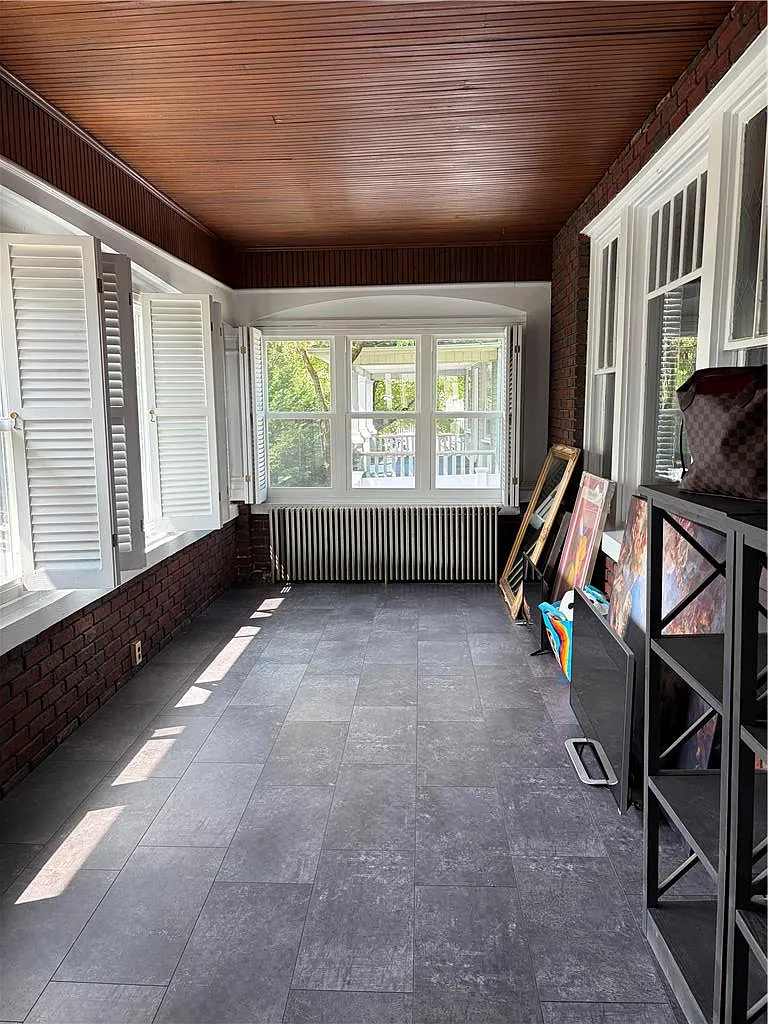 3 bed, 2.0 bath, 2184 sqft, $2,650 — Photo 3