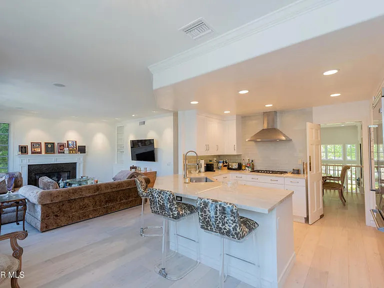 2443 Swanfield Ct — Photo 8