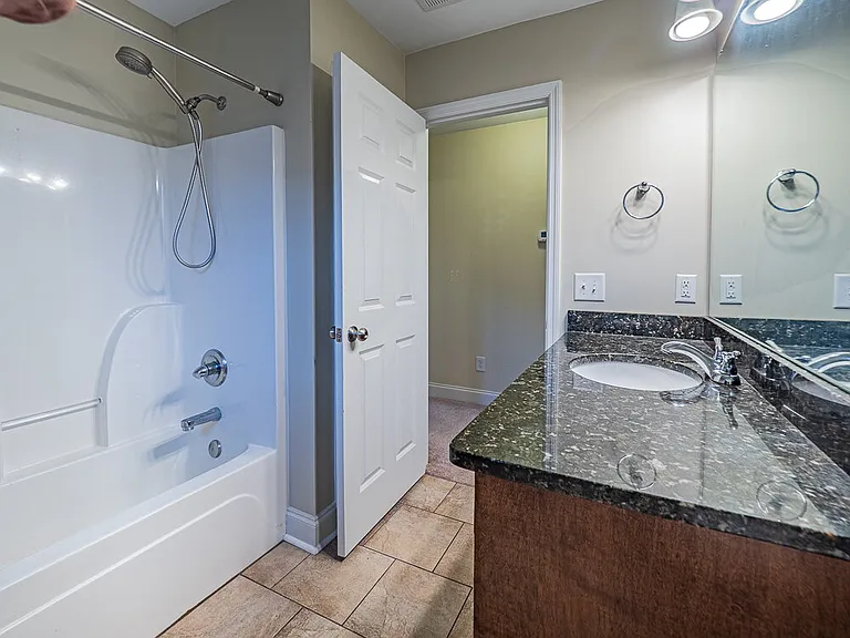 2740 Foxcroft Cir — Photo 38