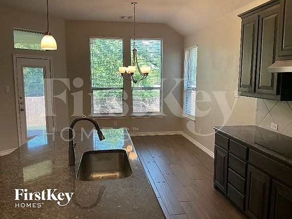 4th image of 1060 Wildwood Dr