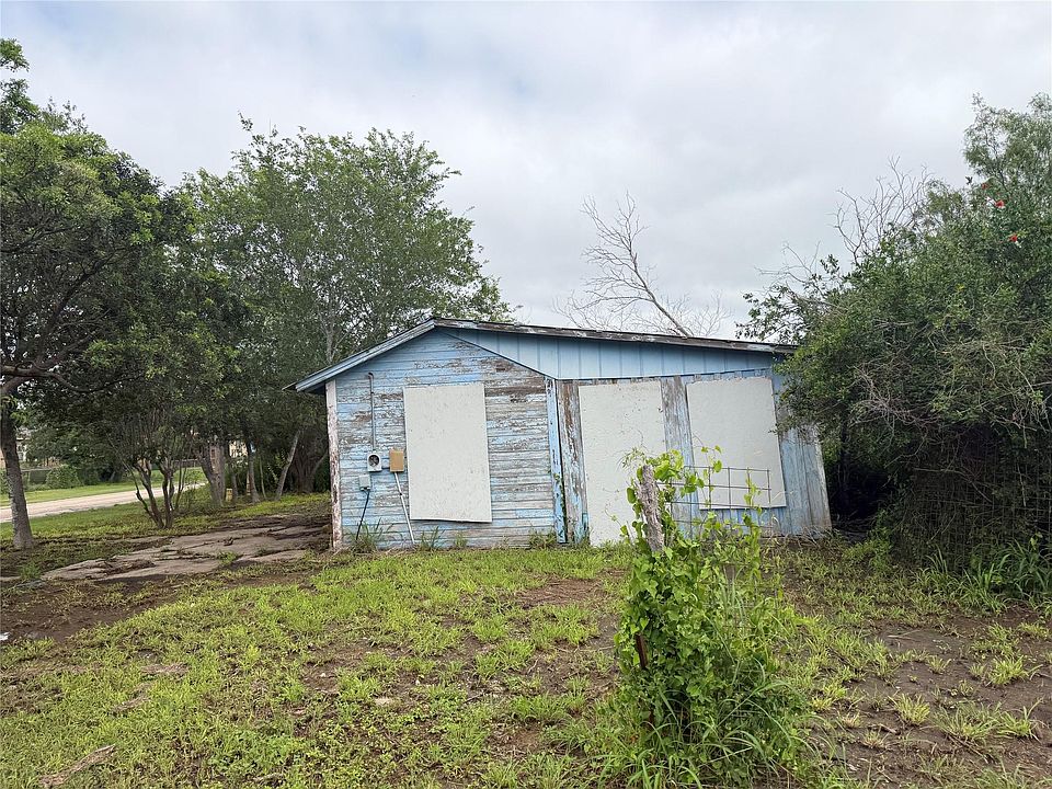 2nd image of 2101 Brown Ave