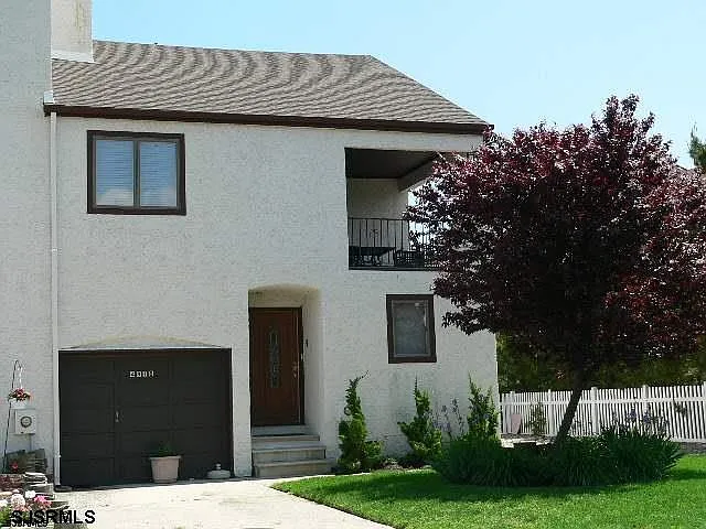 4 bed, 3.5 bath, 2700 sqft, $2,900 — Photo 1