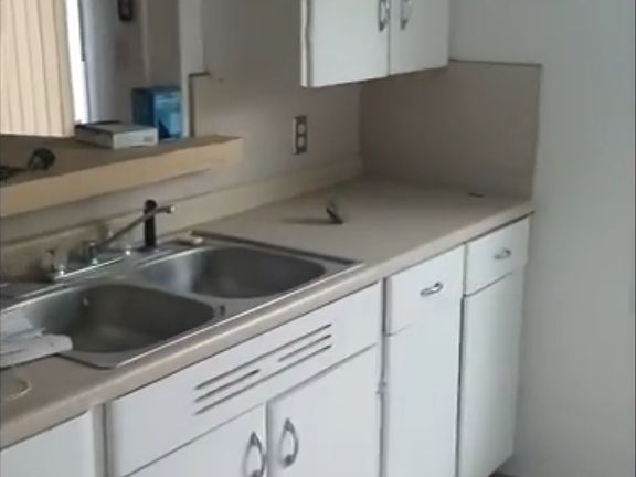 4th image of 326 Surrels Ave
