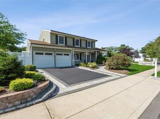 8 Elmay Pl, East Northport, NY 11731