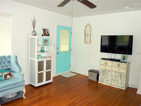 4th image of 906 W Rich Ave
