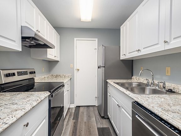 5th image of 3506 Sable Palm Ln Unit D