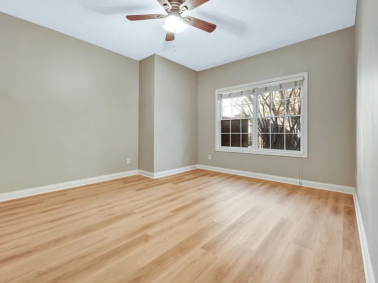 807 E Main St — Photo 26