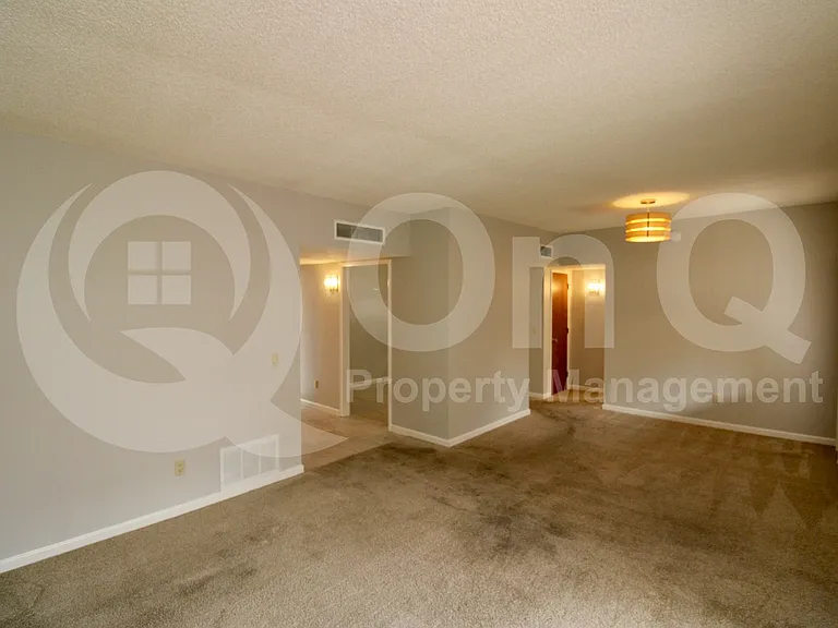 1949 N Swan Rd #31 — Photo 7