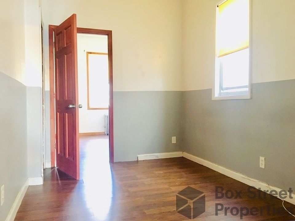 2nd image of 30 St Nicholas Ave APT 2L