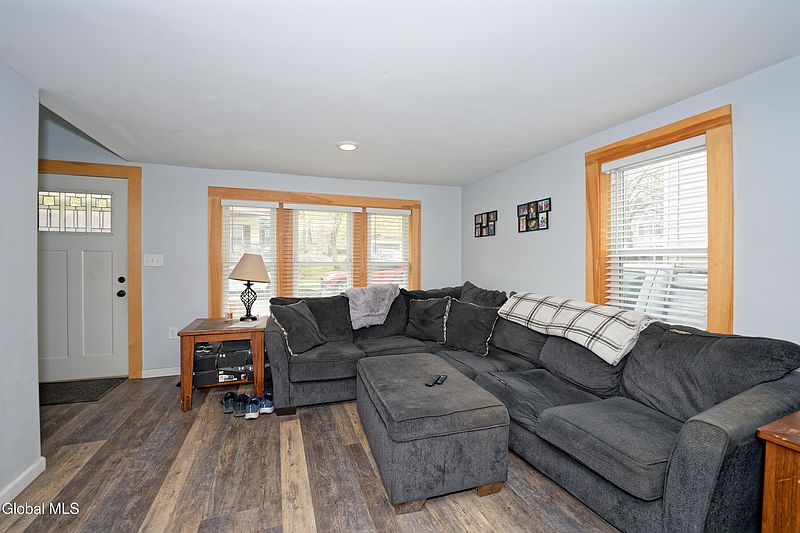 2nd image of 941 6th St Street
