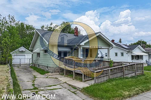 2544 Tyrone St Photo 1